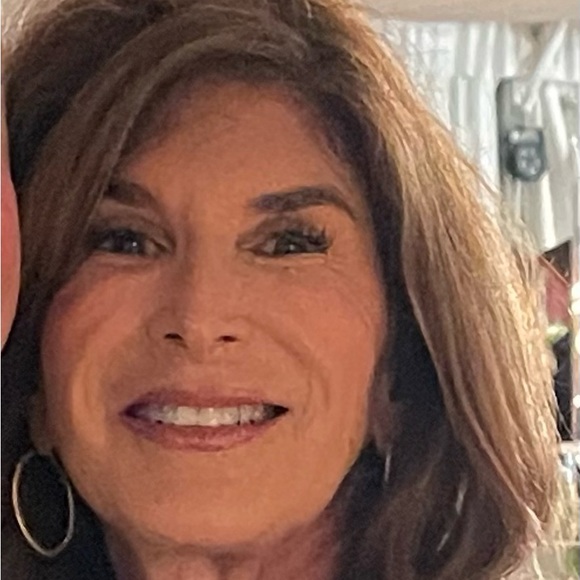 Meet your Posher, Julie - Picture 2 of 2